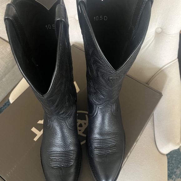 Ariat Black Cowboy Boots - Picture 2 of 6